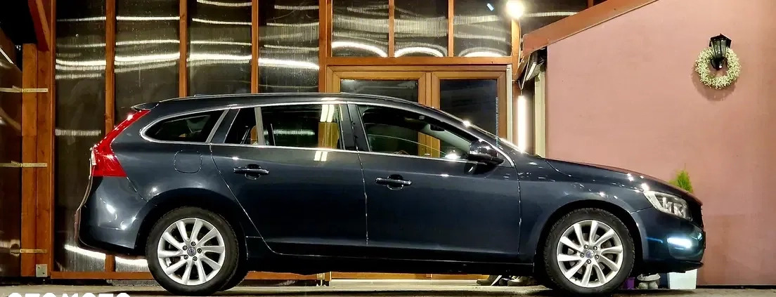 Volvo V60 cena 37999 przebieg: 200000, rok produkcji 2013 z Gąbin małe 562